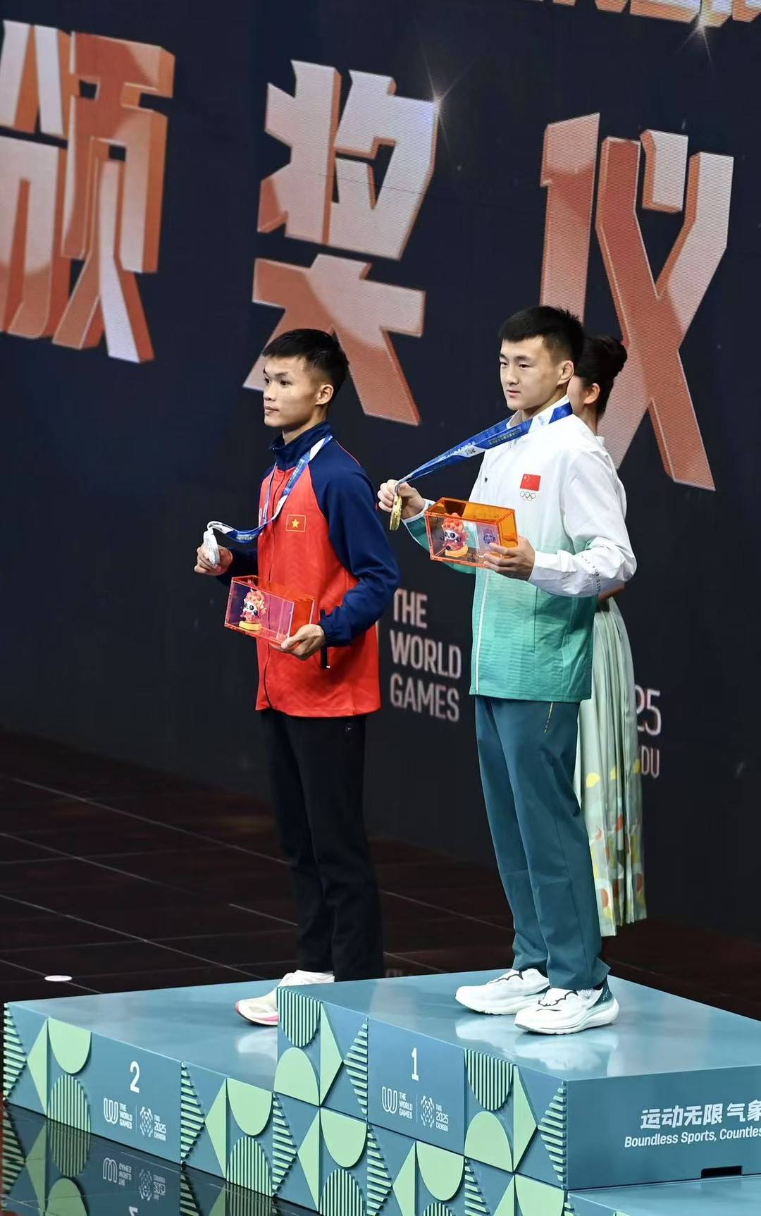 tted, 示了中国武, 金一银