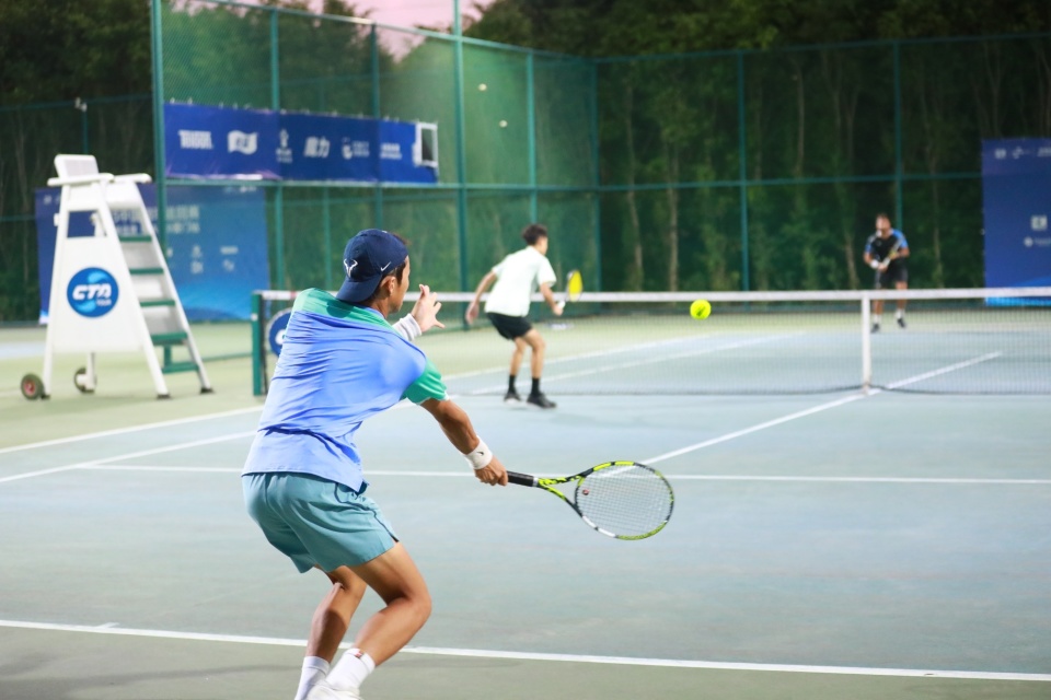 双打比赛中, 主办方配套, 手均持有C